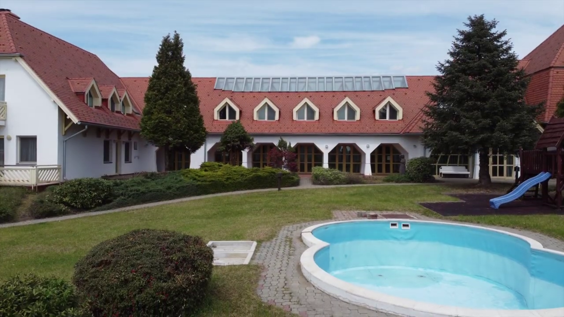 Kiadó 3-6 fős szobák