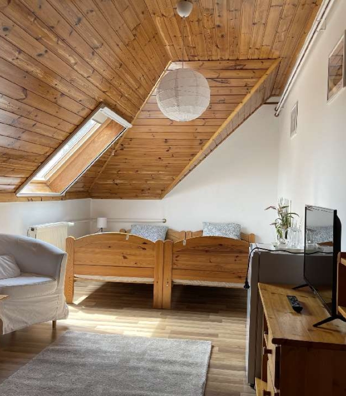 3 fős emeleti klímás szoba