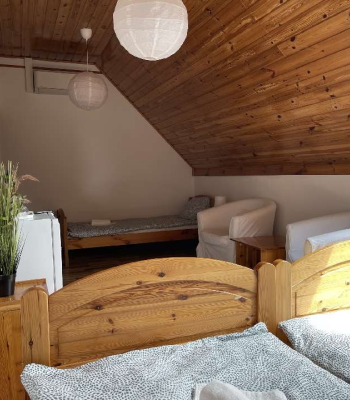 3 fős emeleti klímás szoba