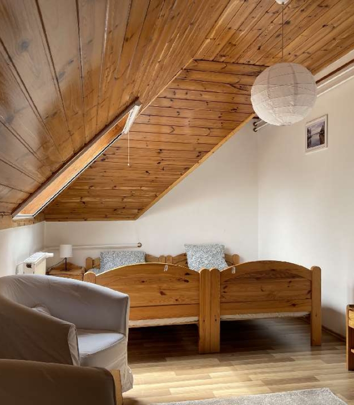 3 fős emeleti klímás szoba