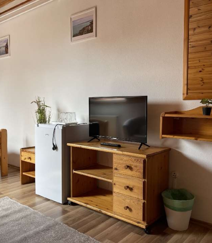 3 fős emeleti klímás szoba