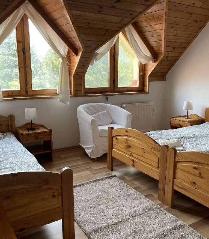 3 fős emeleti klímás szoba