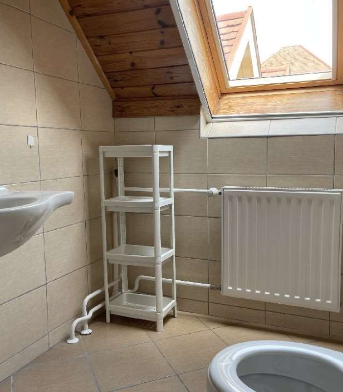 3 fős emeleti klímás szoba