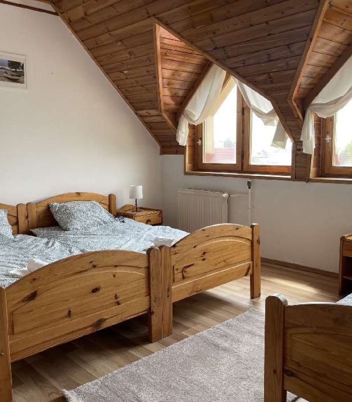 3 fős emeleti klímás szoba