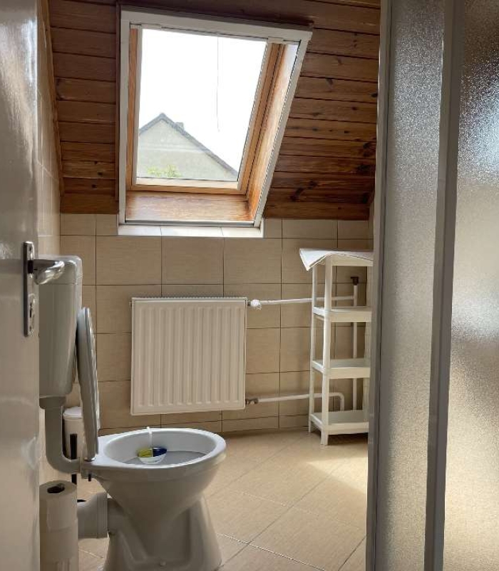 3 fős emeleti klímás szoba