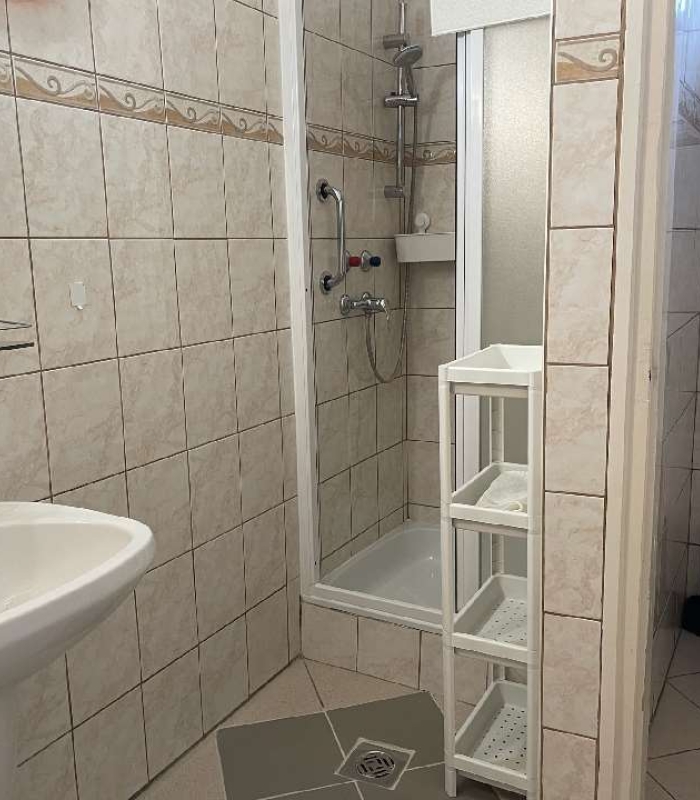 3 fős erkélyes földszinti szobák