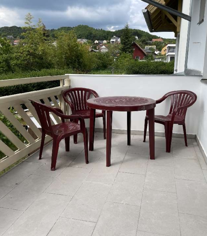 3 fős erkélyes földszinti szobák