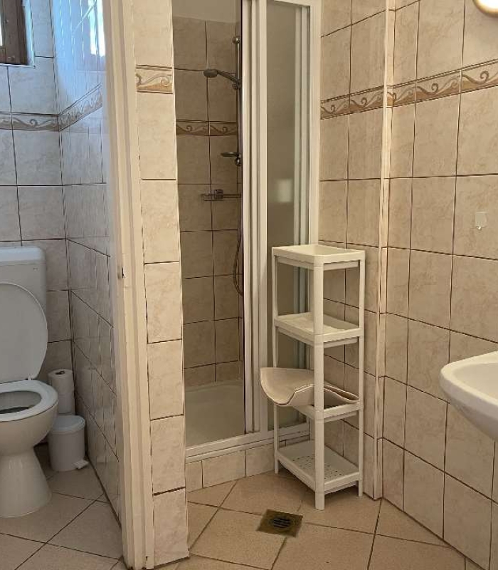 3 fős erkélyes földszinti szobák